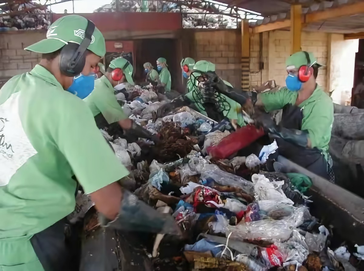 中国拒收“洋垃圾”4年，西方多国垃圾已无处安放，已臭气熏天？