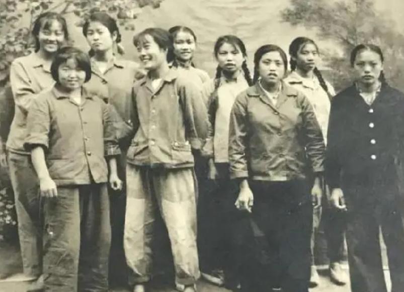 恢复高考第一年文科女状元,恢复高考后第一女状元