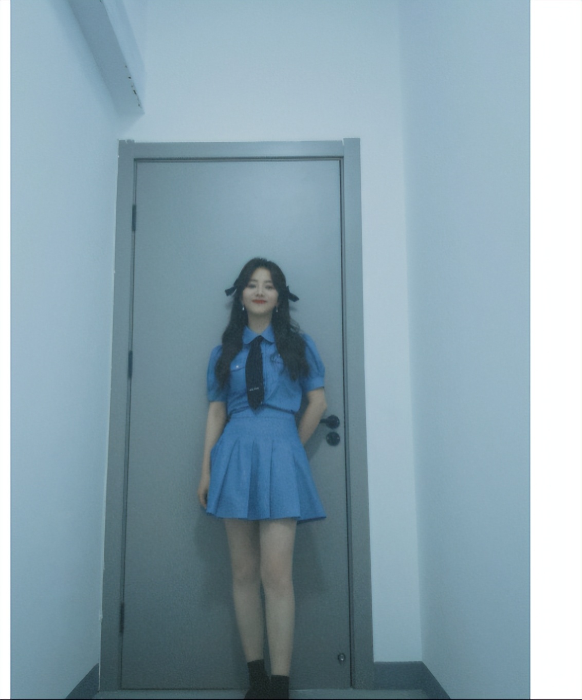 谭松韵穿西装变身酷girl超养眼,谭松韵西装革履花领带