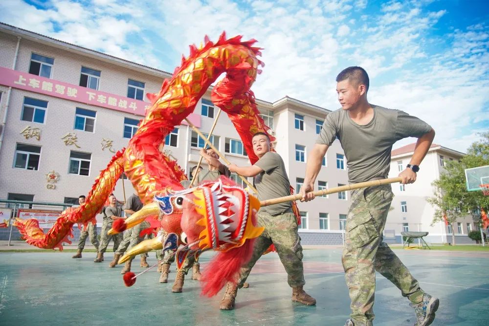 第71集团军：开展群众性文化活动，官兵欢度国庆