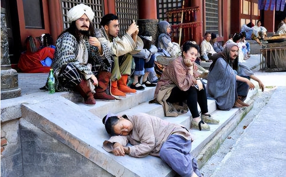 横店群演不够用了他们都在忙什么,横店20万群演现状