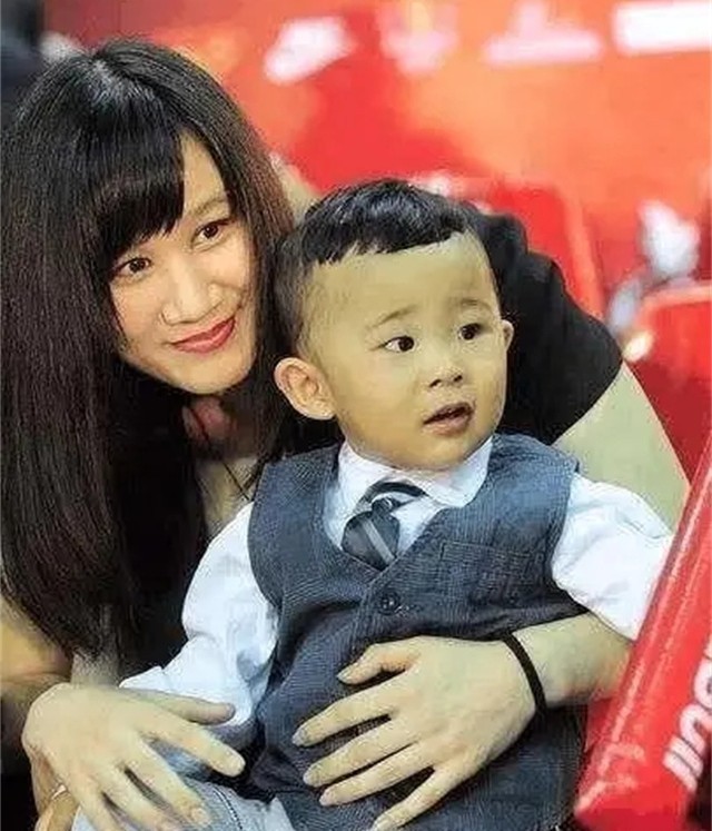 杜锋第二任妻子有孩子了吗,杜锋妻子个人简历