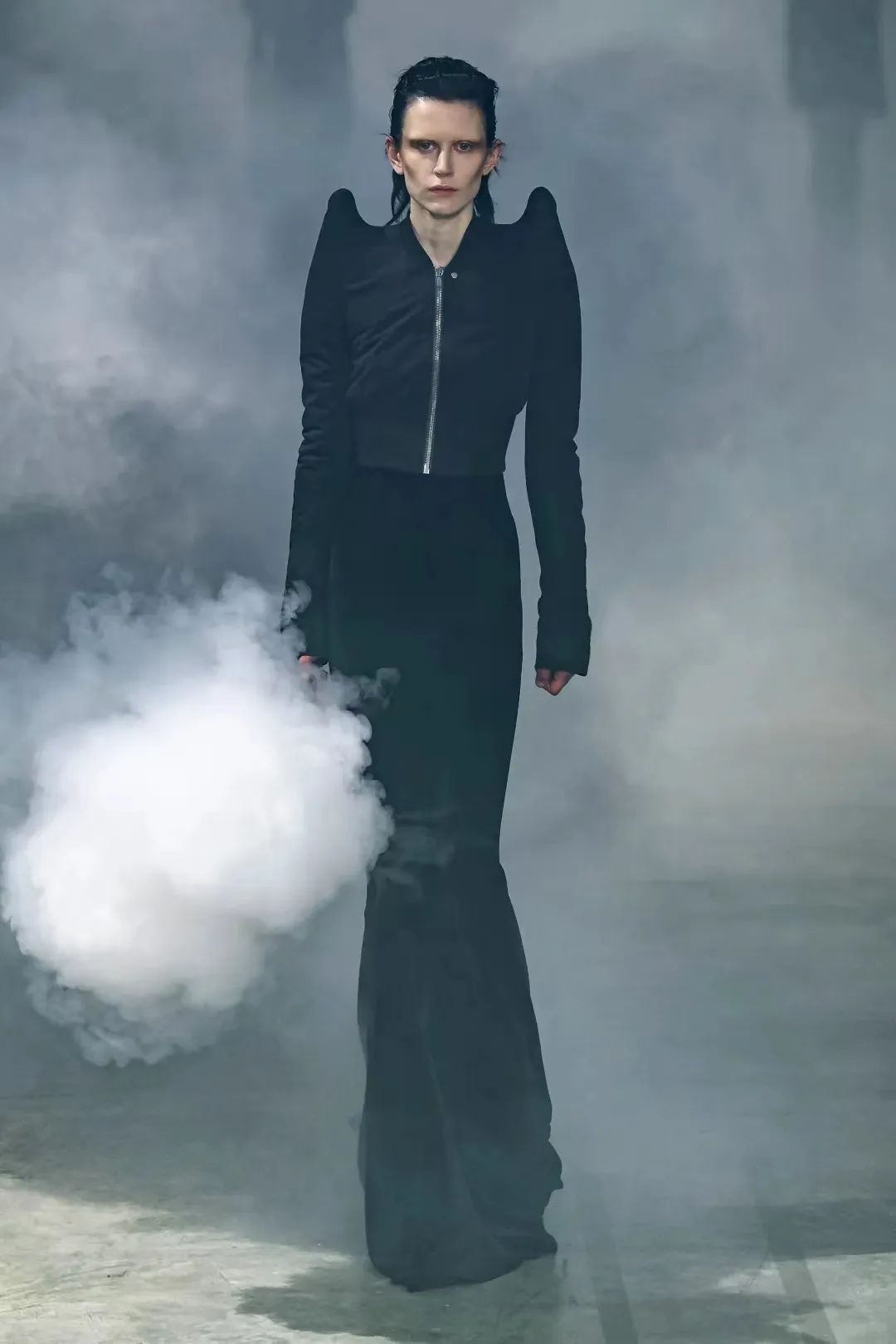 穿黑色套装,秋冬穿黑色套装