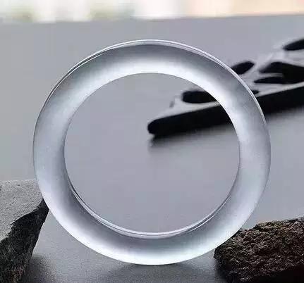 顶级玻璃种翡翠原石切割视频,顶级玻璃种全脱沙翡翠原石