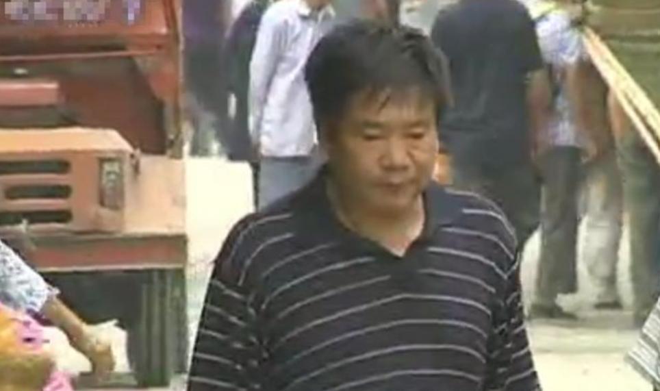 四川富翁刘文均：百万家产给前妻自己住进深山，养黑鸡年入400万