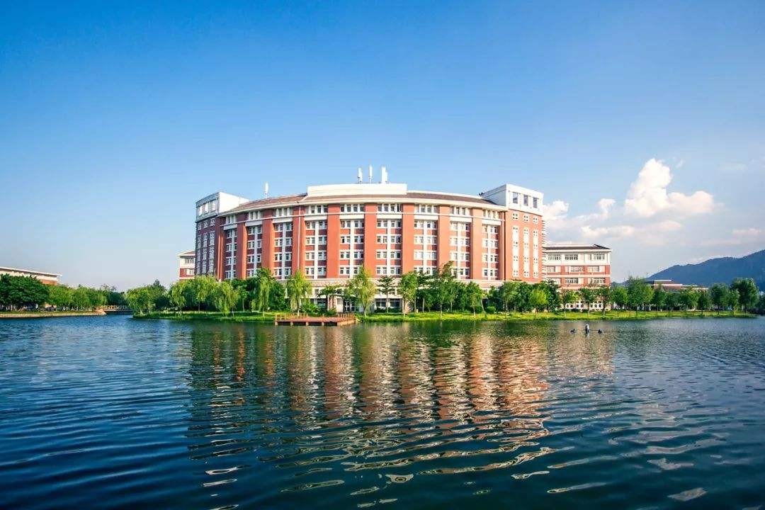 “天涯海角”一师范:实力真的很强悍!分低实力强,值得报考