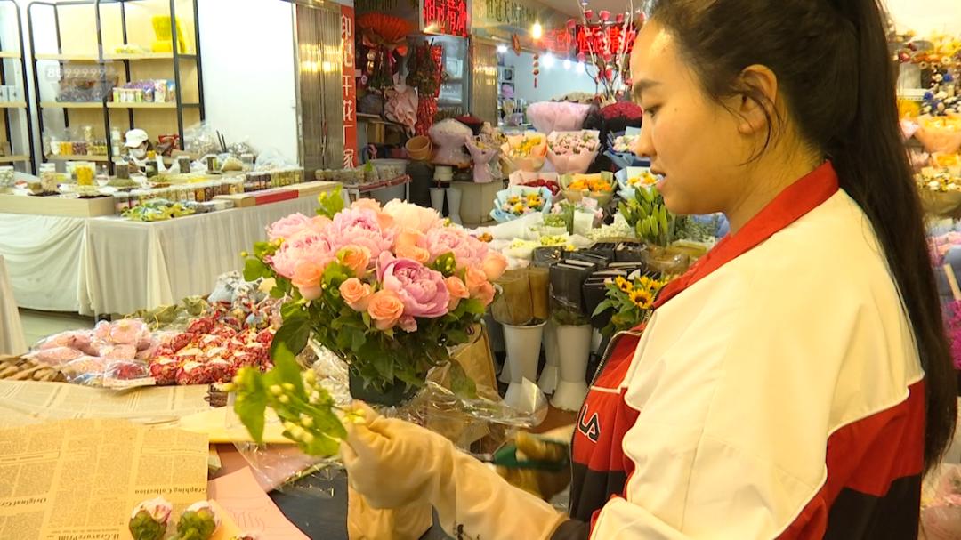 鲜花蛋糕香槟玫瑰,鲜花蛋糕感恩有你