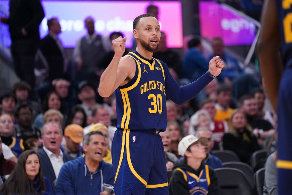 科比最后一场让勇士成为配角,科比最后一次做客勇士队