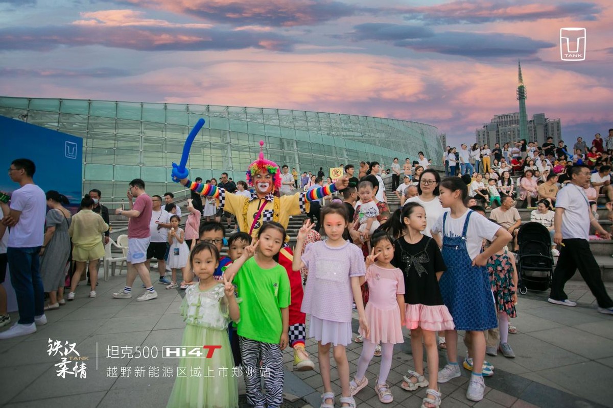 24款坦克500h4t越野版,坦克500hi4-t和陆巡越野对比