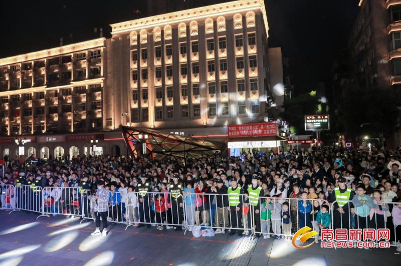 步行街商圈黄金地段,胜利路步行街白天热闹吗