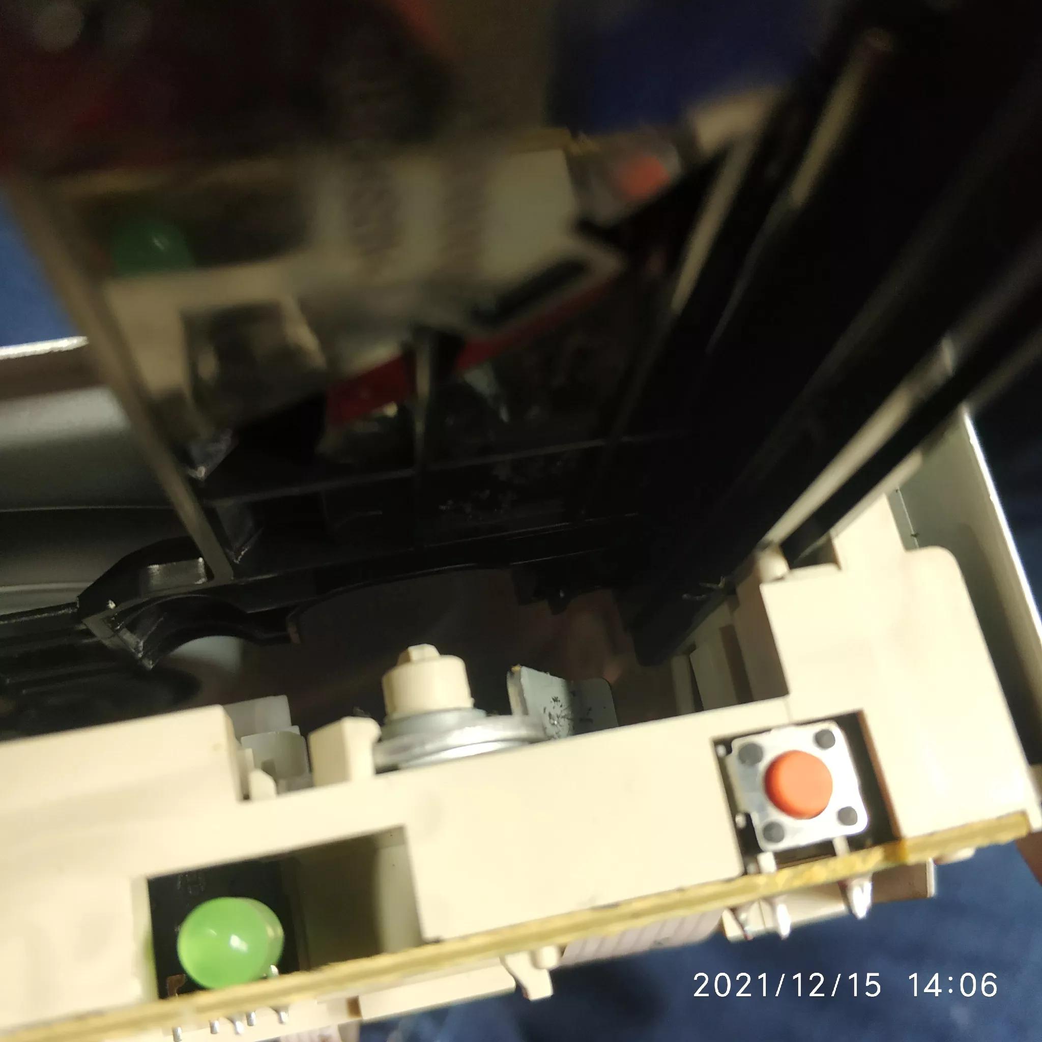 光驱弹出来如何装回去,光驱拆了怎么装