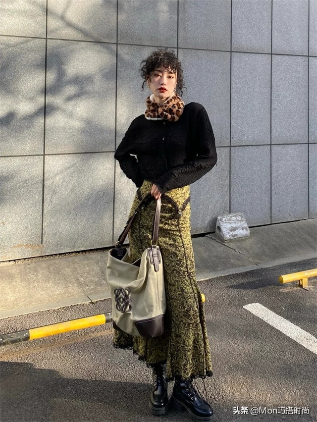 女士冬季围巾哪种系得舒服又好看,围巾正确打开方式