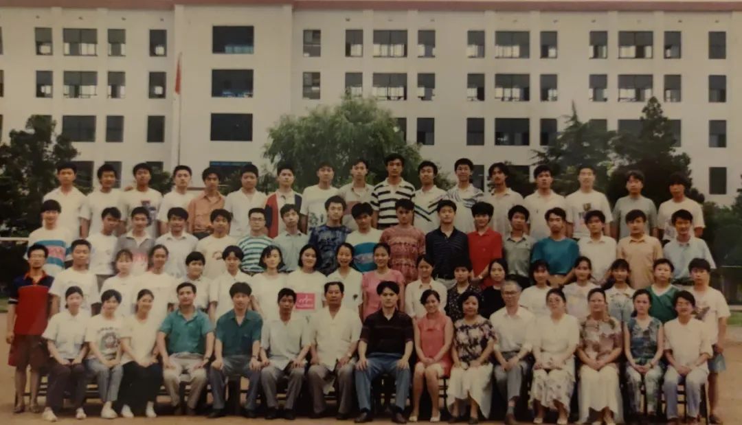 从学霸到学渣再到学霸的小说,从学霸到学渣的故事