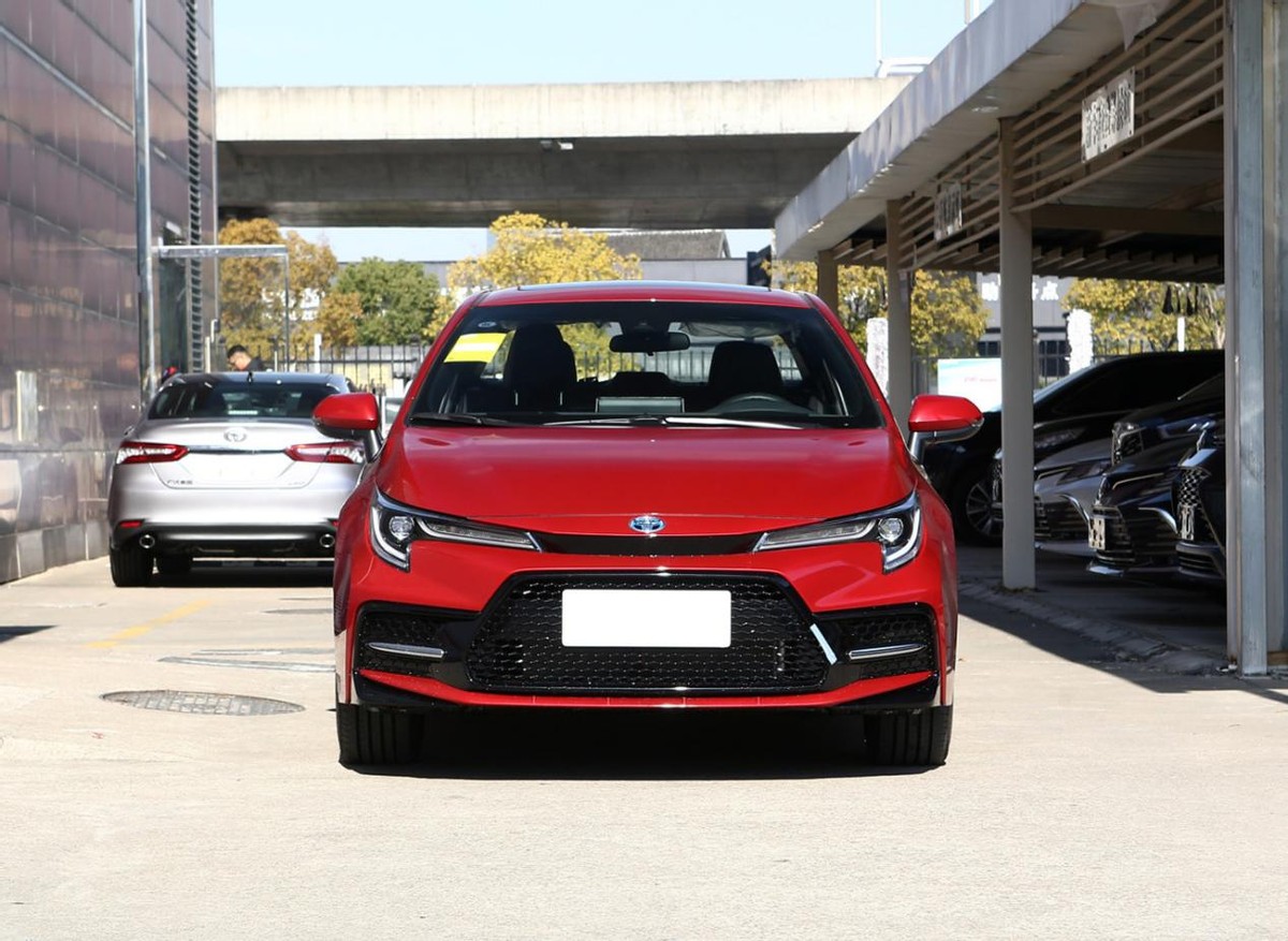 丰田雷凌2021款和大众速腾测评,雷凌和速腾对比哪个更值得入手