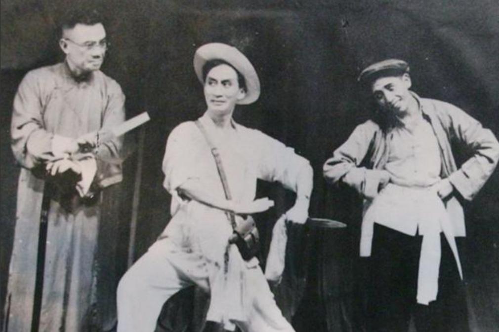 六小龄童哭灵,六小龄童送别大师兄