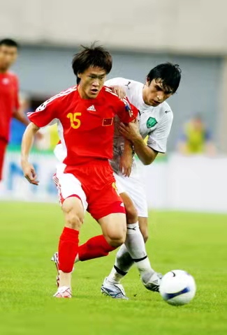 中国足球现役十大后腰,近十年足球十大后腰