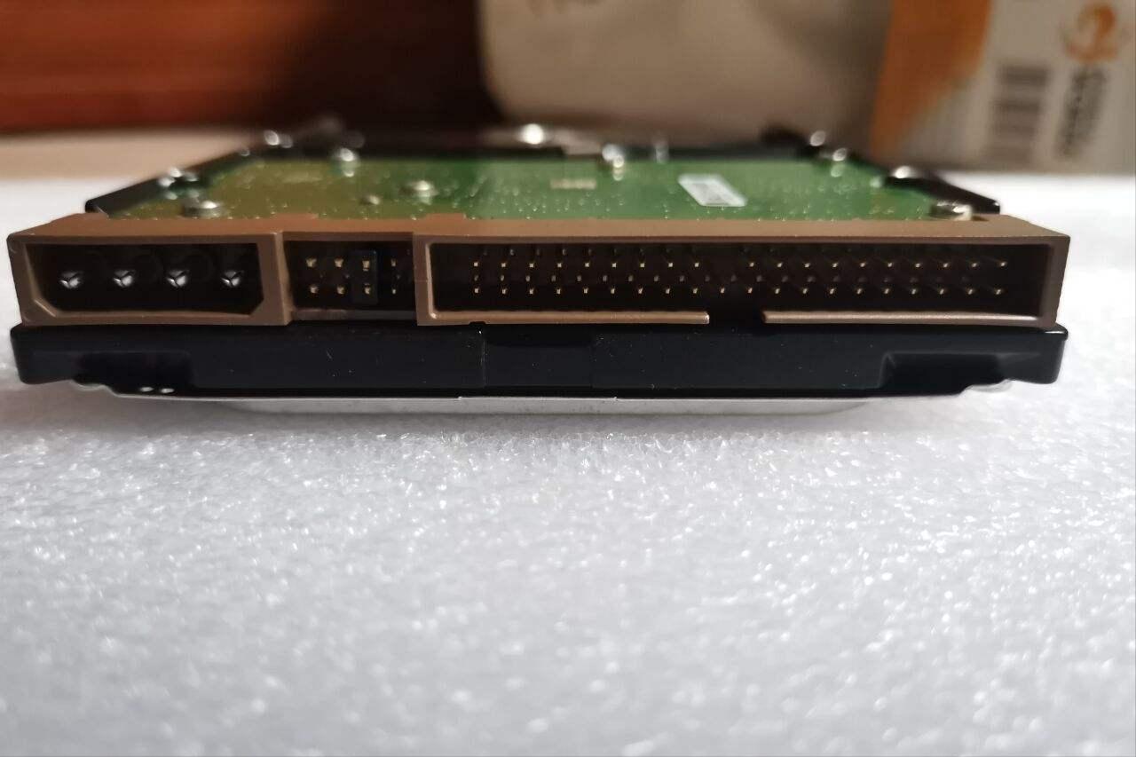 电脑中的硬盘长什么样子,电脑硬盘长什么样子