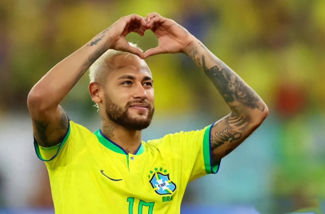 足坛“风流大师”，17岁当爹，30岁换20个女友，如今女友再怀孕