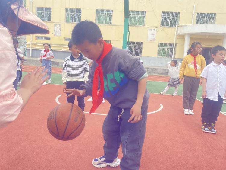 健康小学春季运动会,小学生小型春季运动会信息报道