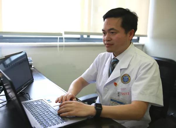 中心医院两名专家分别获评四川省卫生健康领军人才和临床技能名师