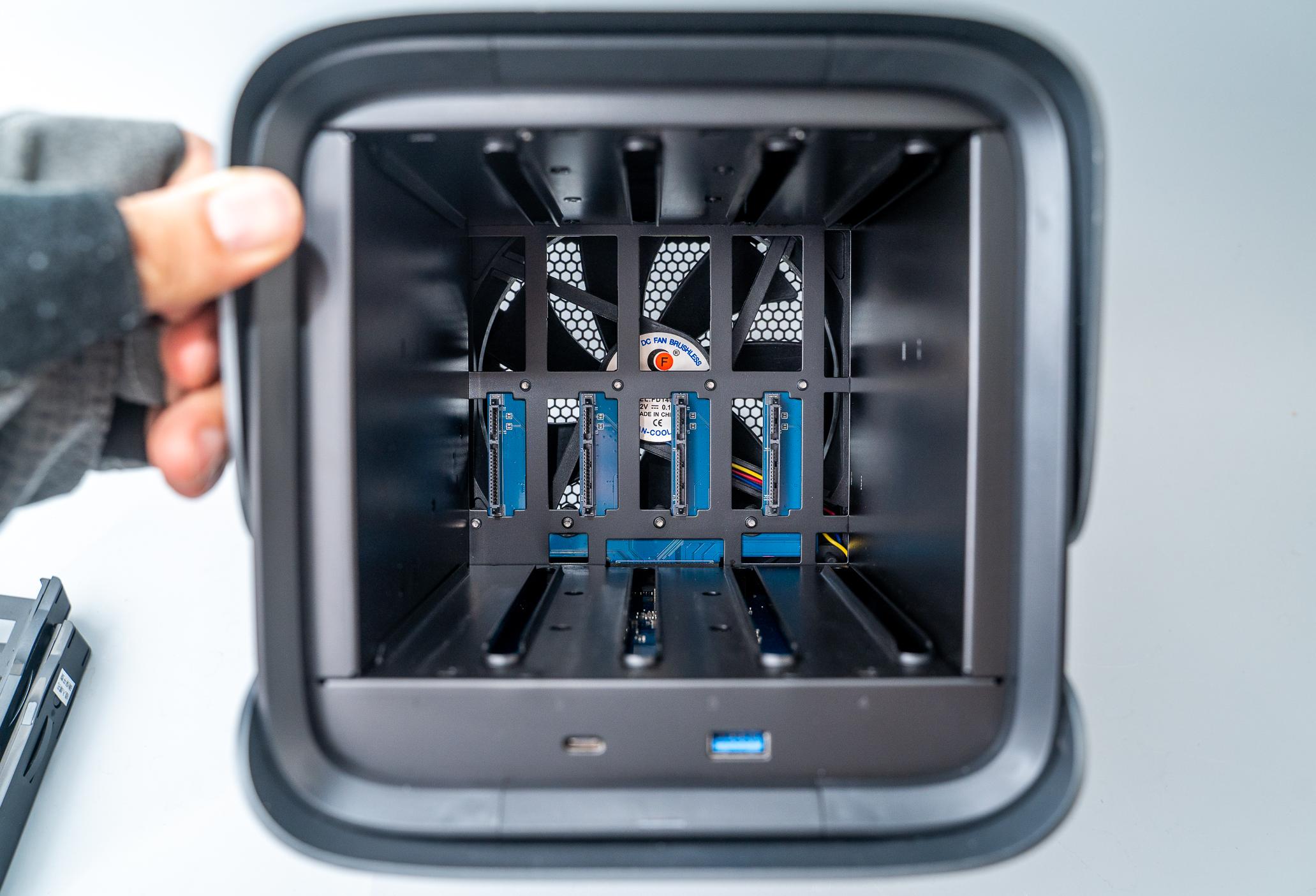 从小白走向专业：极空间新Z4开箱体验！Dcoker安装QB*载下**器教程