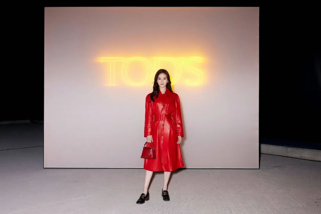 刘雯时隔三年重返时装周首秀,2003后女明星