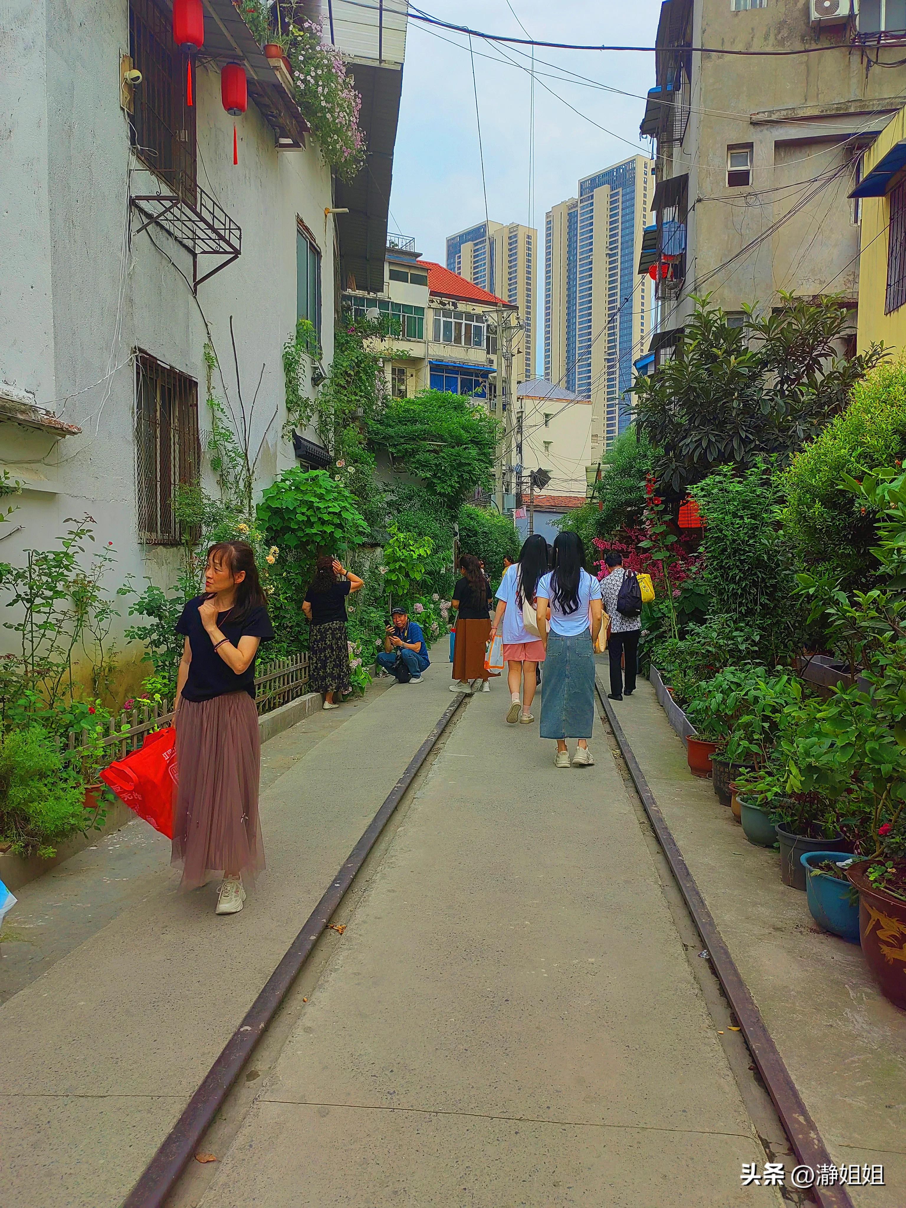 汉阳火车站网红站前花街,汉阳火车站站前花街位置