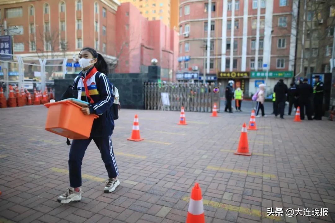 太阳当空照花儿对我笑完整版,太阳当空照花儿对我笑儿童歌曲