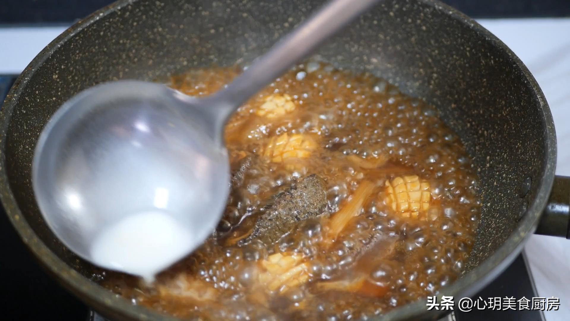 葱烧海参炸葱段怎么不脱皮,正宗鲁菜葱烧海参的做法