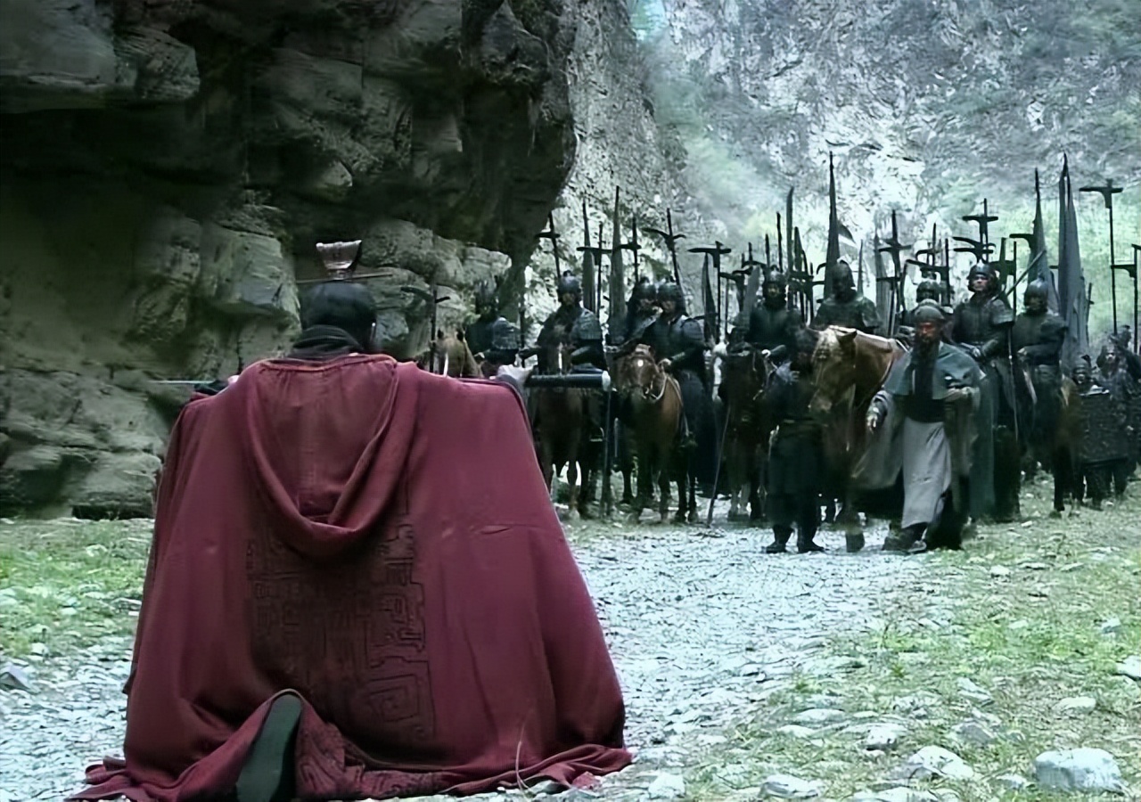 关羽的五百校刀手原视频,三国演义关羽的刀是什么刀