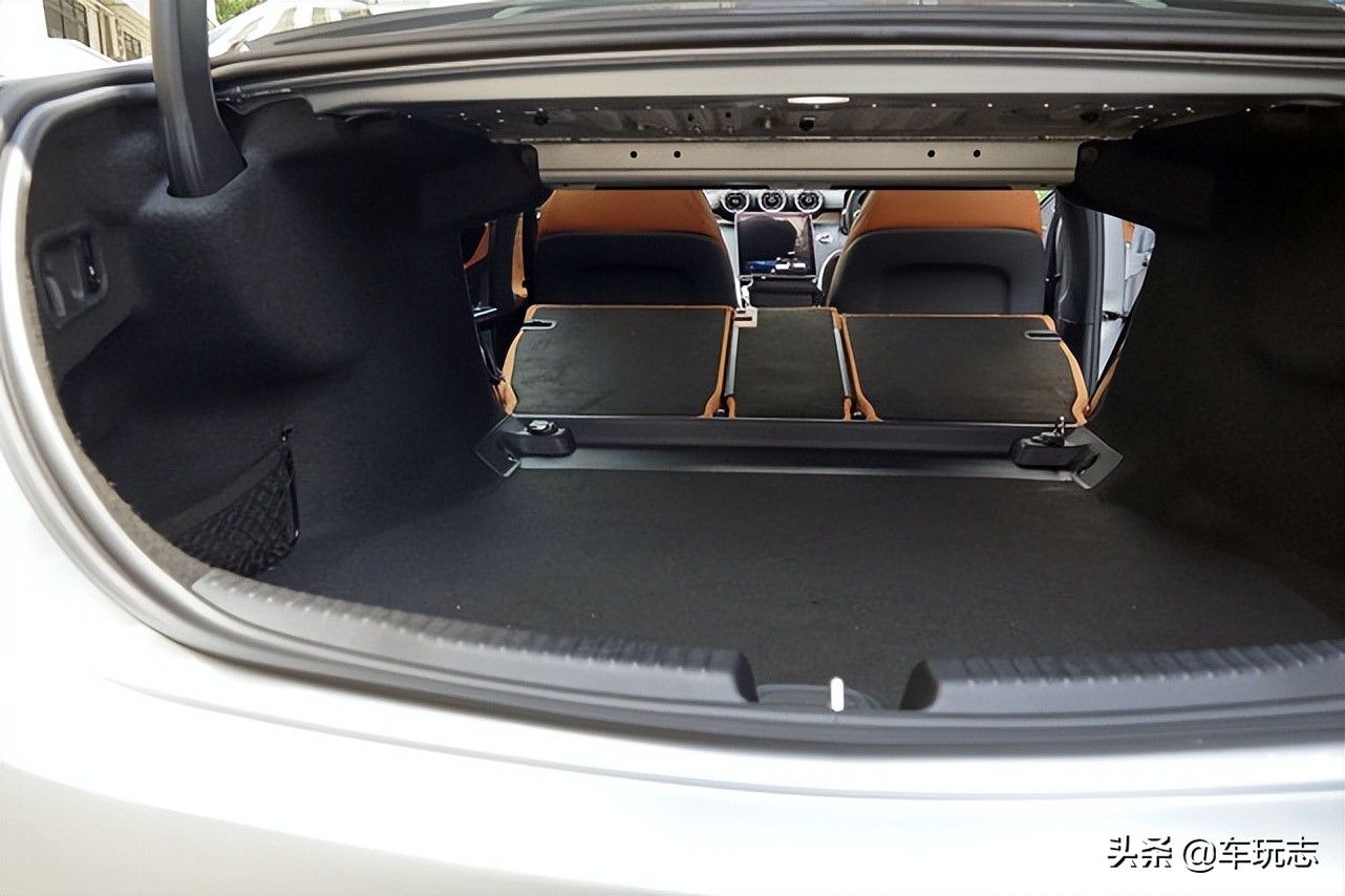 新款奔驰入门级c180,2022款奔驰c180