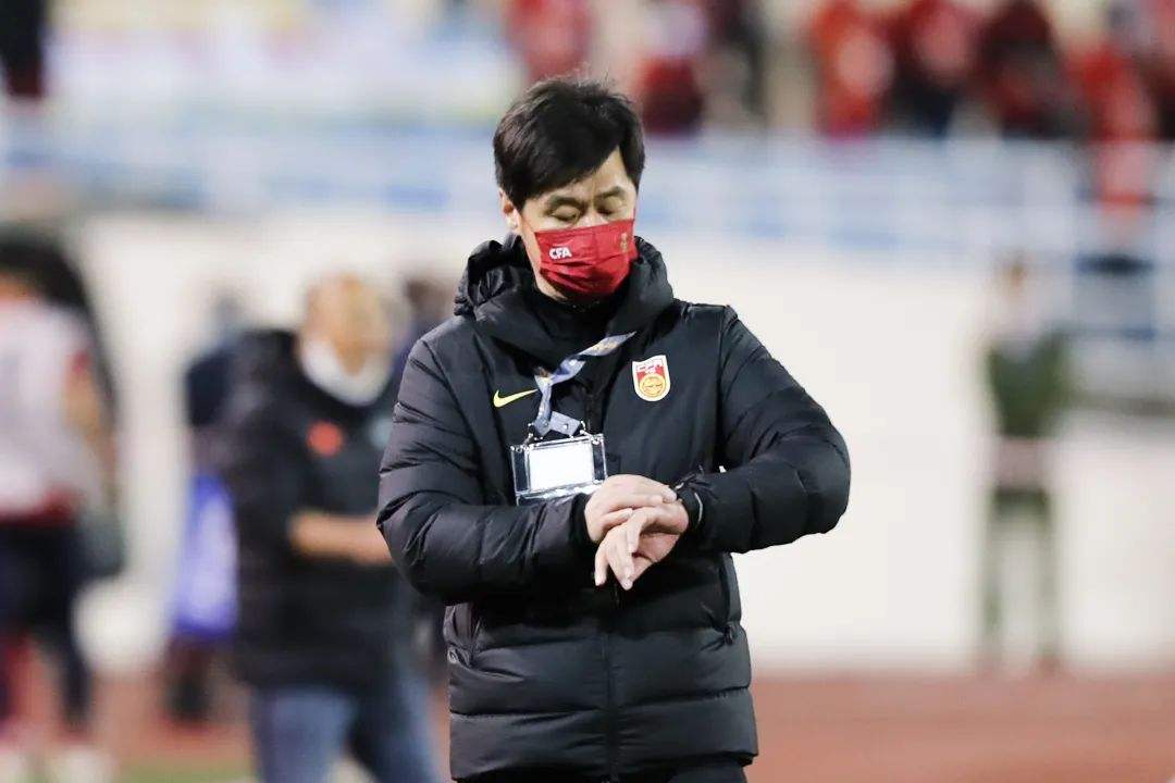 李霄鹏按照球迷要求排兵布阵董路,李霄鹏公开道歉