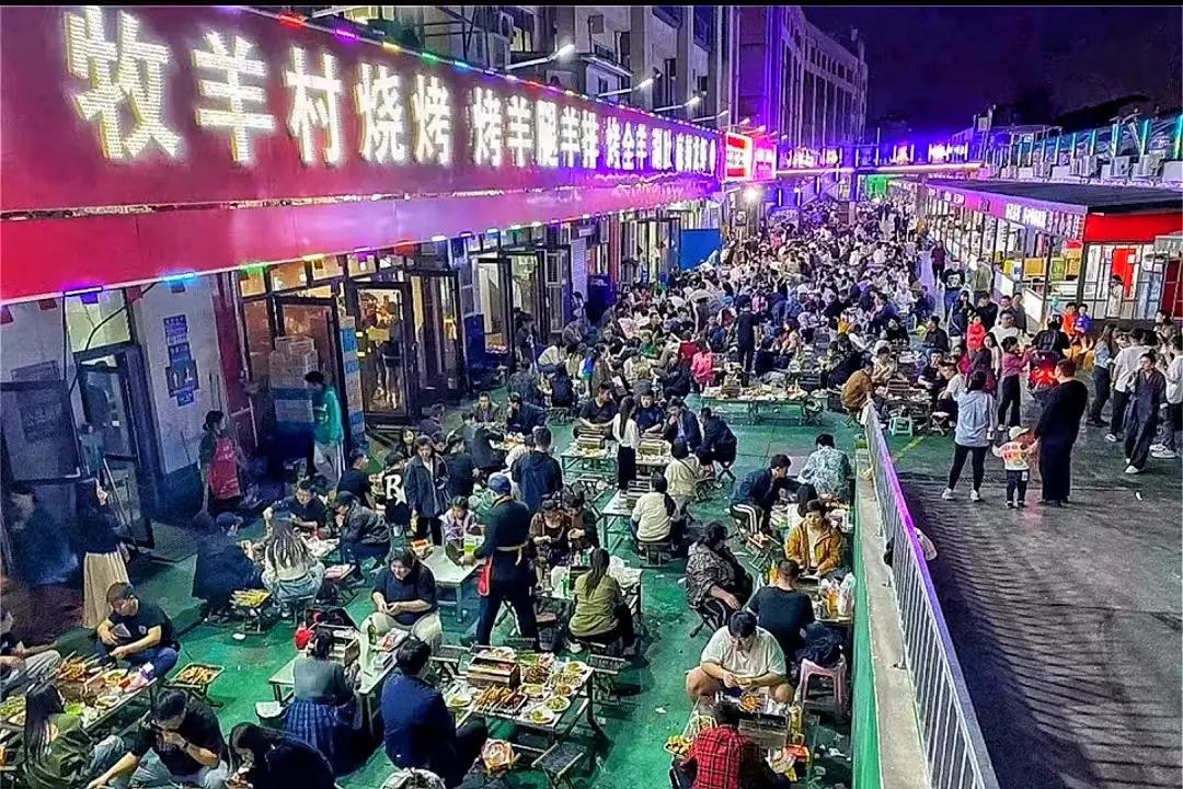 说实在的，淄博现在的境界有点无与伦比，把游客宠的不轻