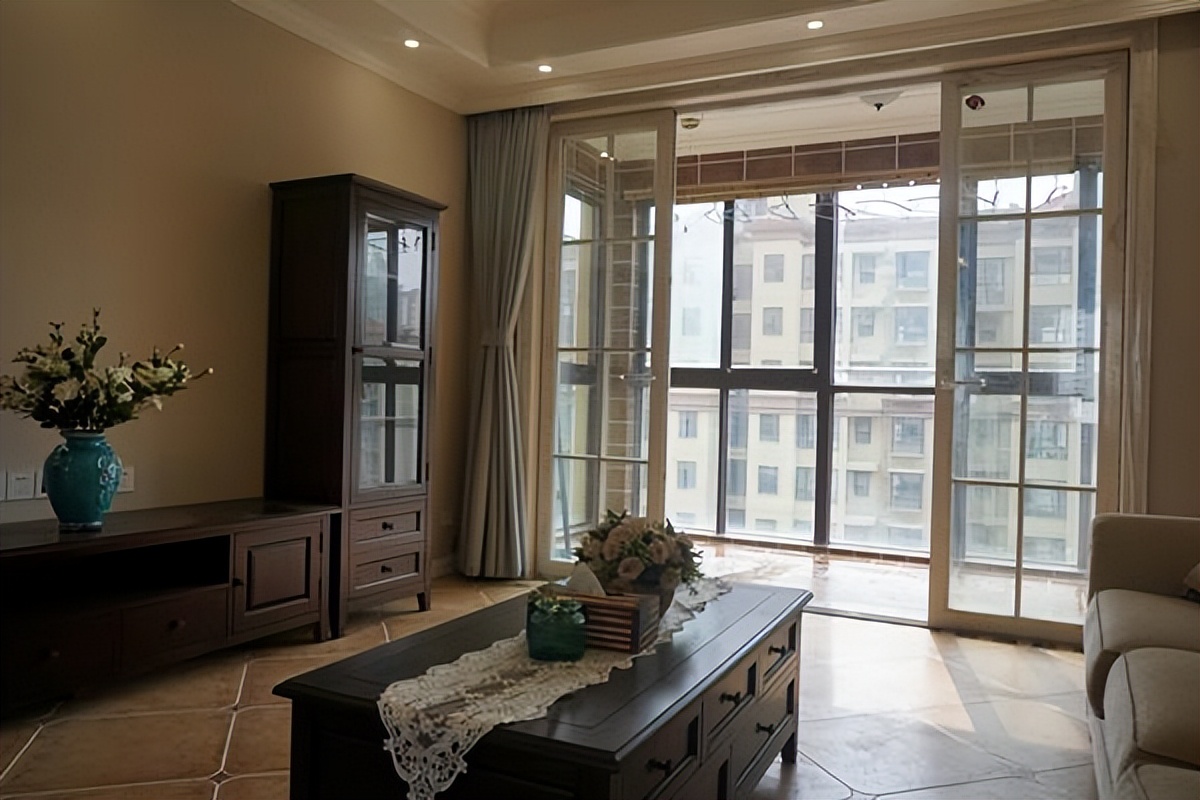 客厅阳台推拉门应该拆掉吗,客厅和阳台之间的推拉门要不要拆