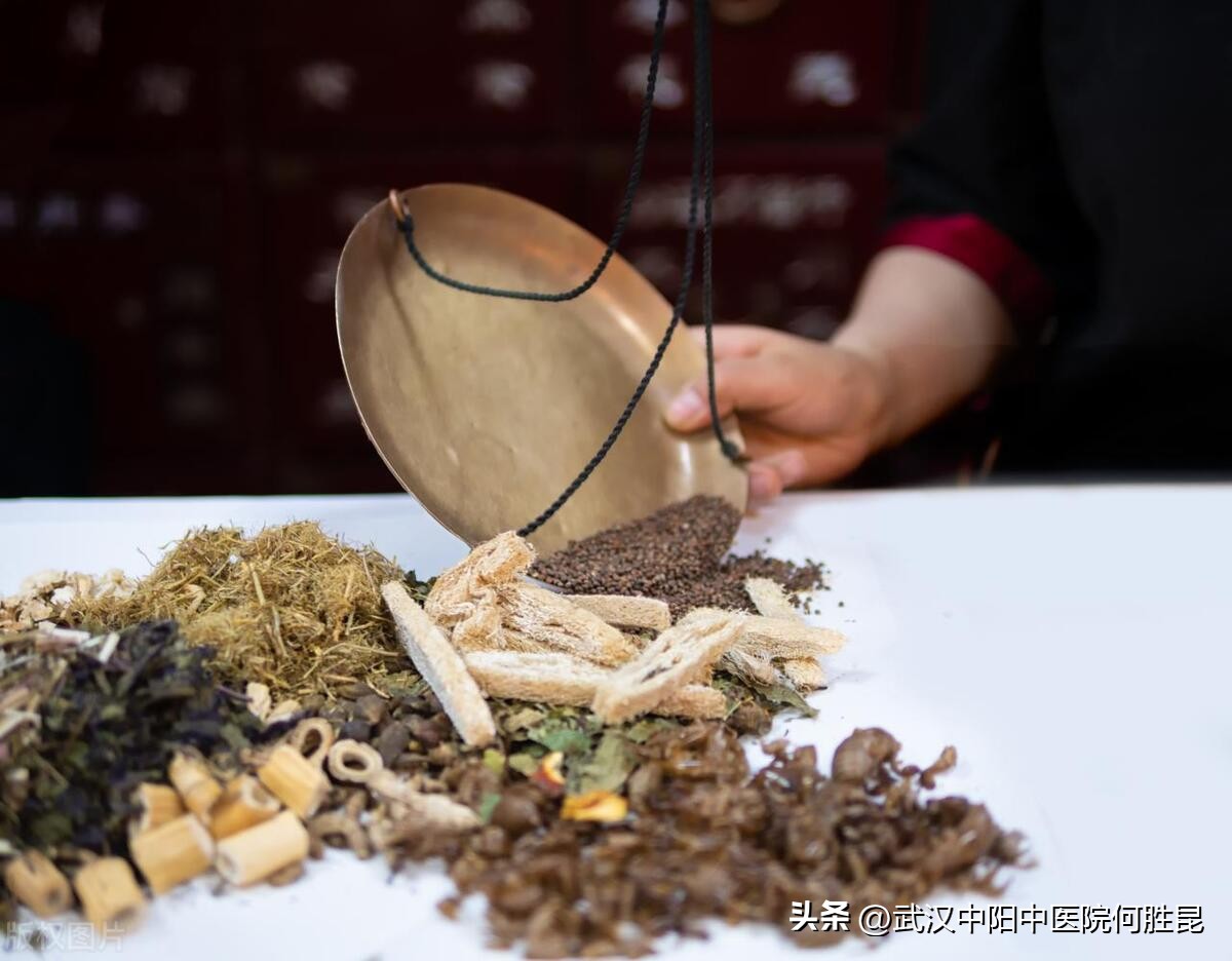 激光修复凸起疤痕疙瘩视频,疮留下的黑印怎么去除