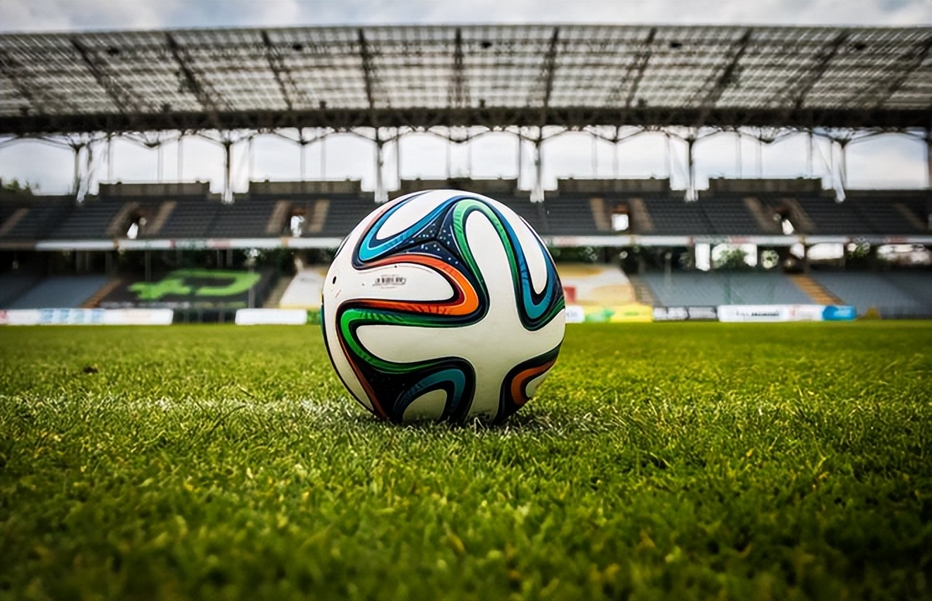 世界杯上拼尽全力的人,中年人为了世界杯有多拼