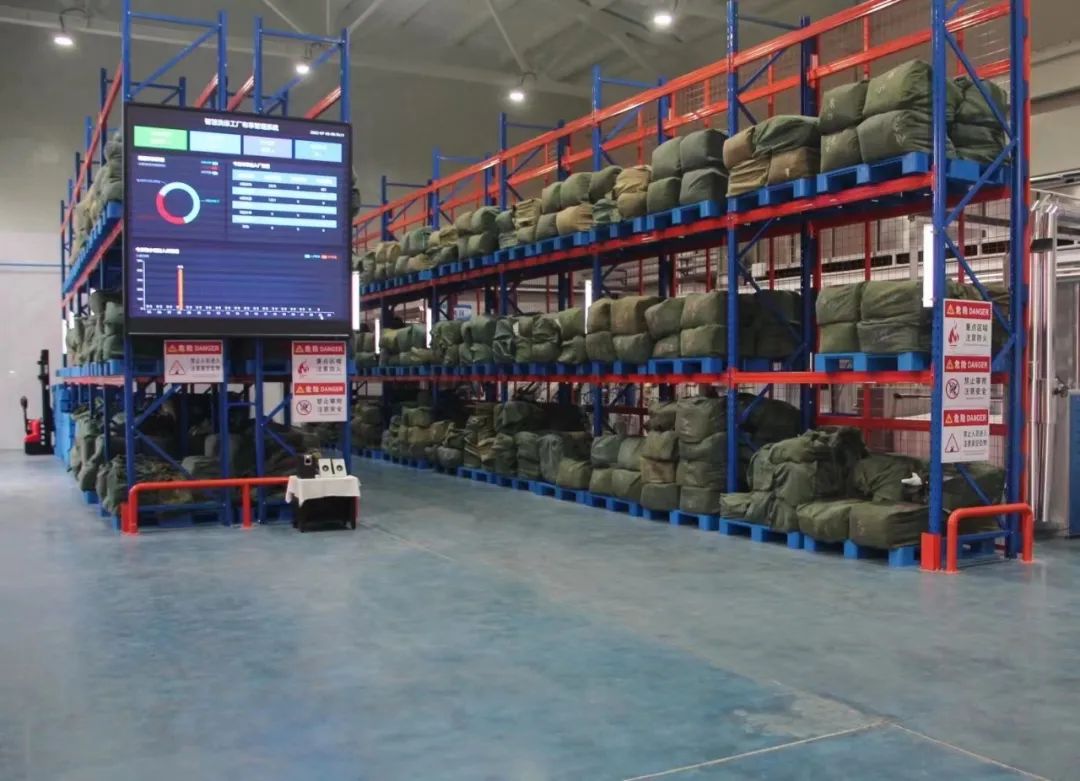 在这里，火车上的卧具天天都是大“洗”之日