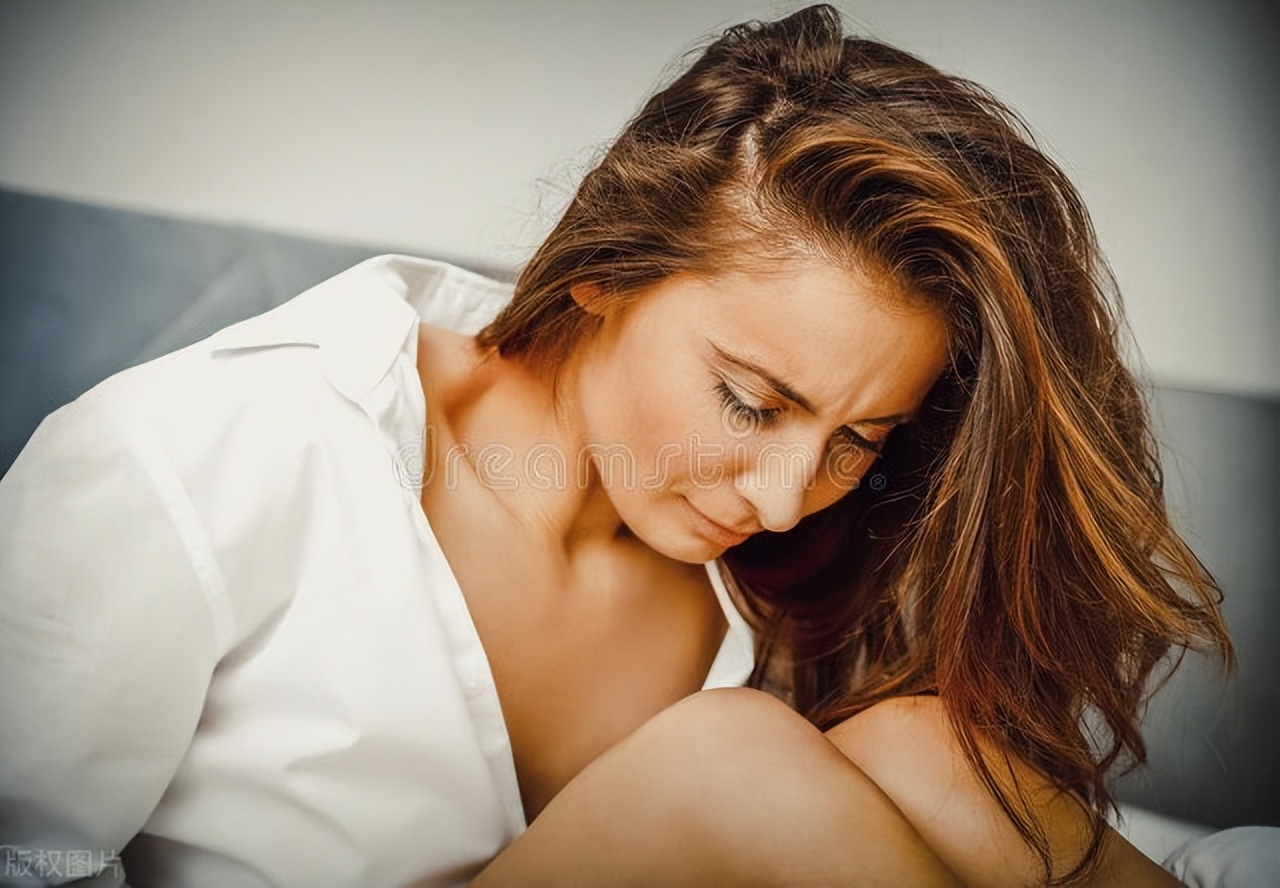 床上小黑虫是什么虫子咬人很痒,床上有虫子咬人怎么消灭最彻底