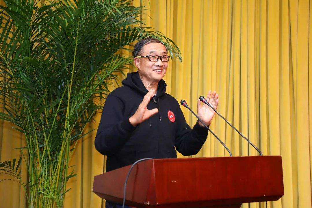 他是开国元帅儿子，25岁保送清华，47岁与岳父军衔平级，今年74岁