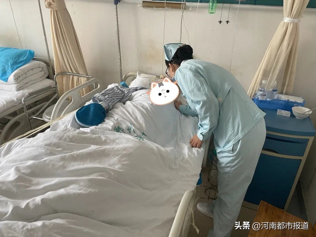 96岁老人腹腔取出近30斤重肿瘤，医院精心护理术后两天转回普通病房