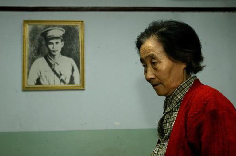 英雄刘志丹33岁牺牲，毛主席亲自为他题碑，唯一的女儿继承其遗志