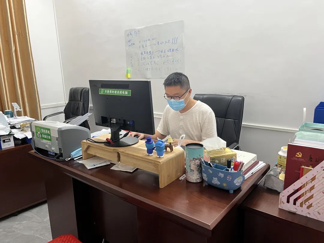 基层干部需当好桥梁和纽带,基层干部做群众期盼的螺丝钉