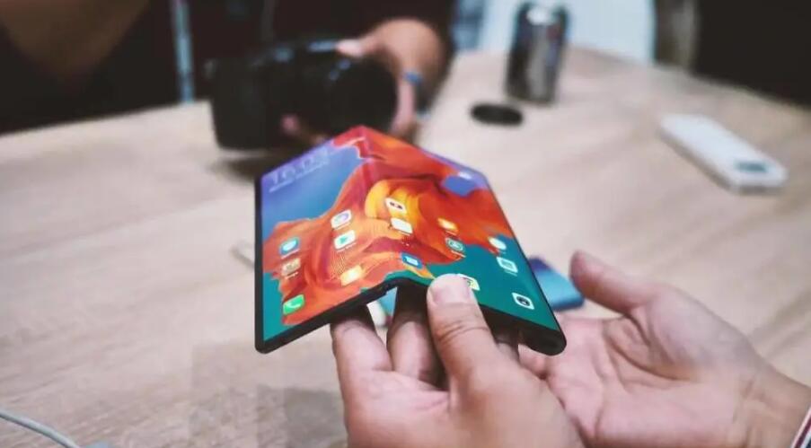 华为最具性价比的折叠屏手机,华为最新三屏折叠手机最新消息