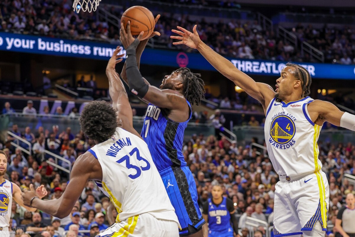 怀斯曼篮板,怀斯曼抢不过后卫