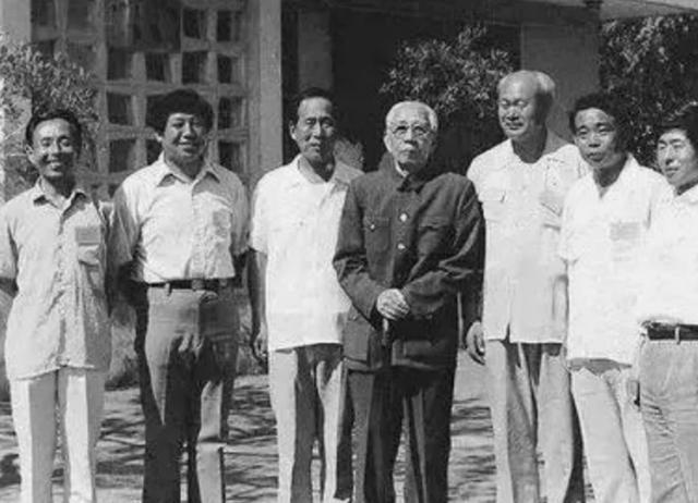 1955年*震王**重病，彭德怀犹豫两天却迟迟不敢批示手术：我没有把握