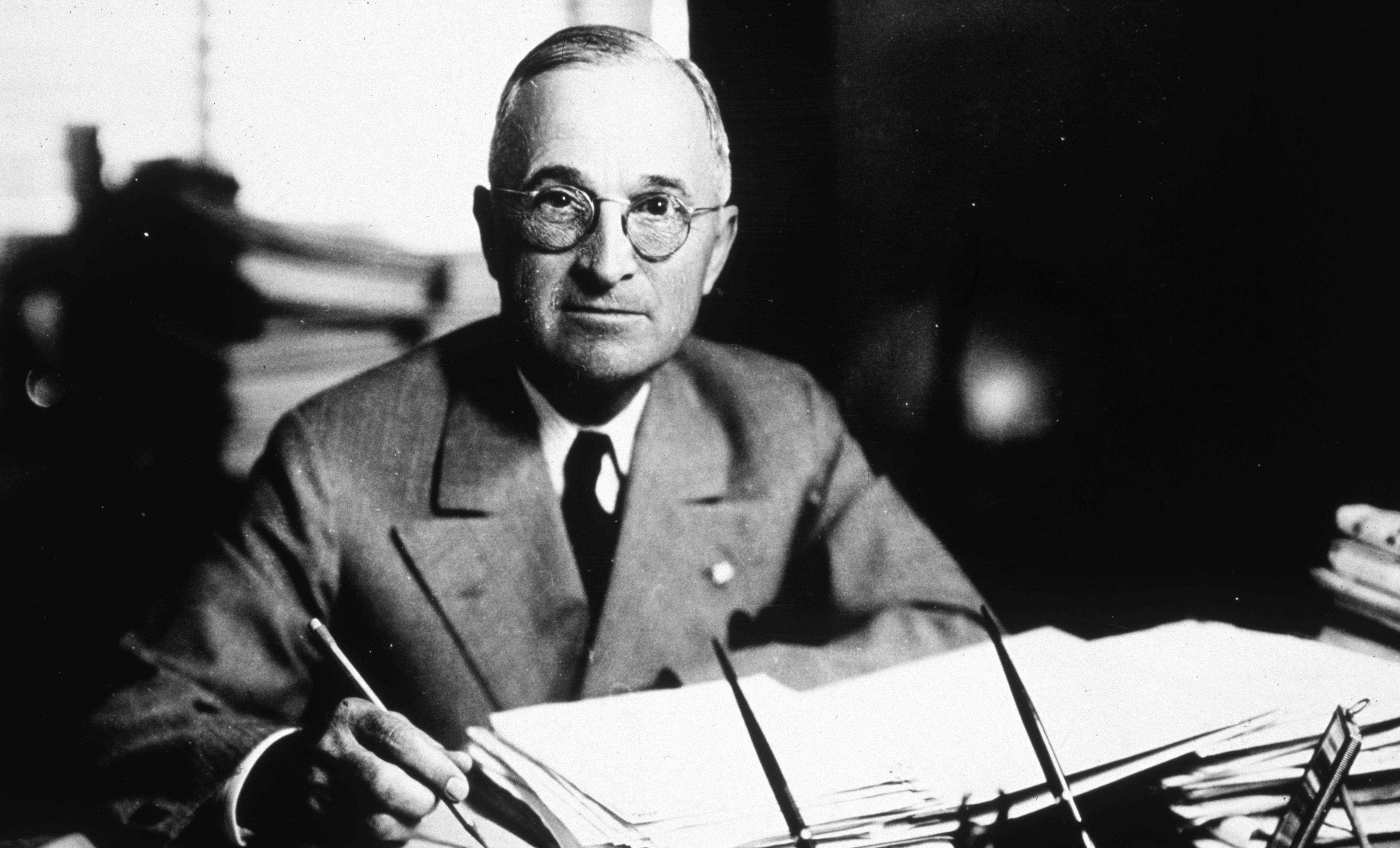 新中国为什么“亲苏反美”？