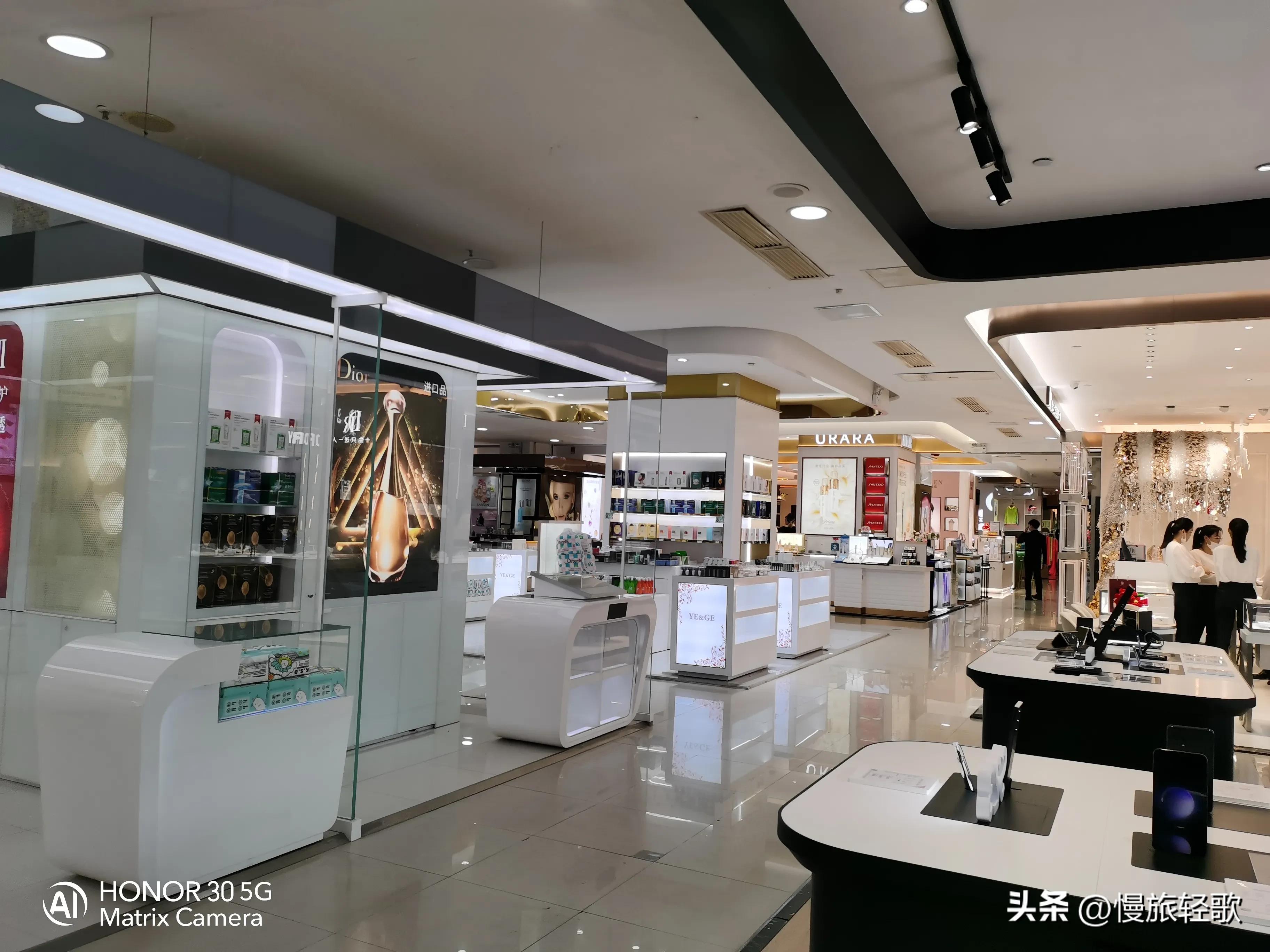 三亚购物必去的人气夏日商场,三亚夏日百货美发店