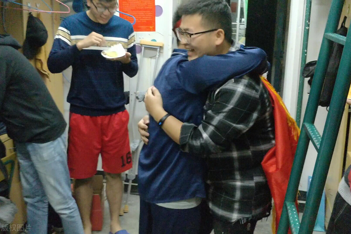 什么是爱情当代大学生的爱情观,大学不同时期的爱情观