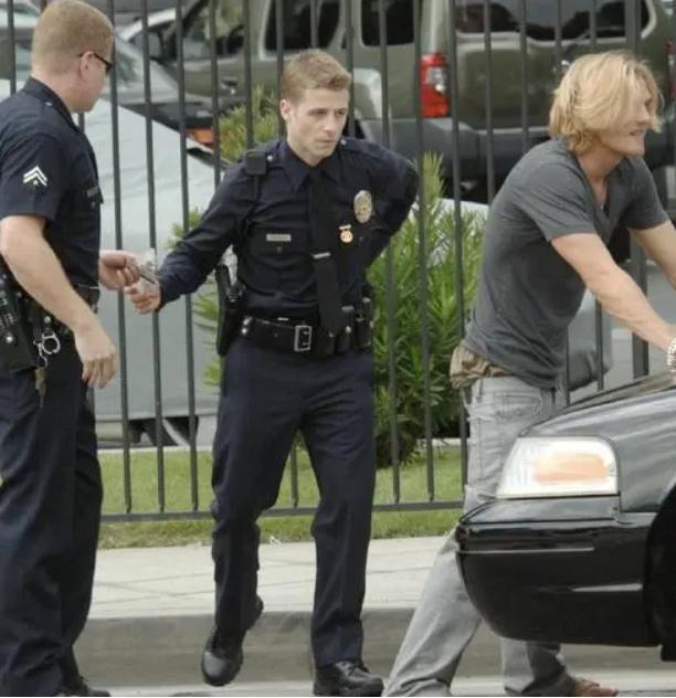 如果你被警察抓了怎么办,当你被美国警察拦住该怎么办