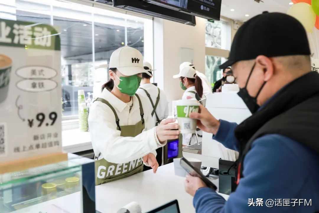 春风吹暖“咖啡经济”,上海又添一座加油站咖啡店